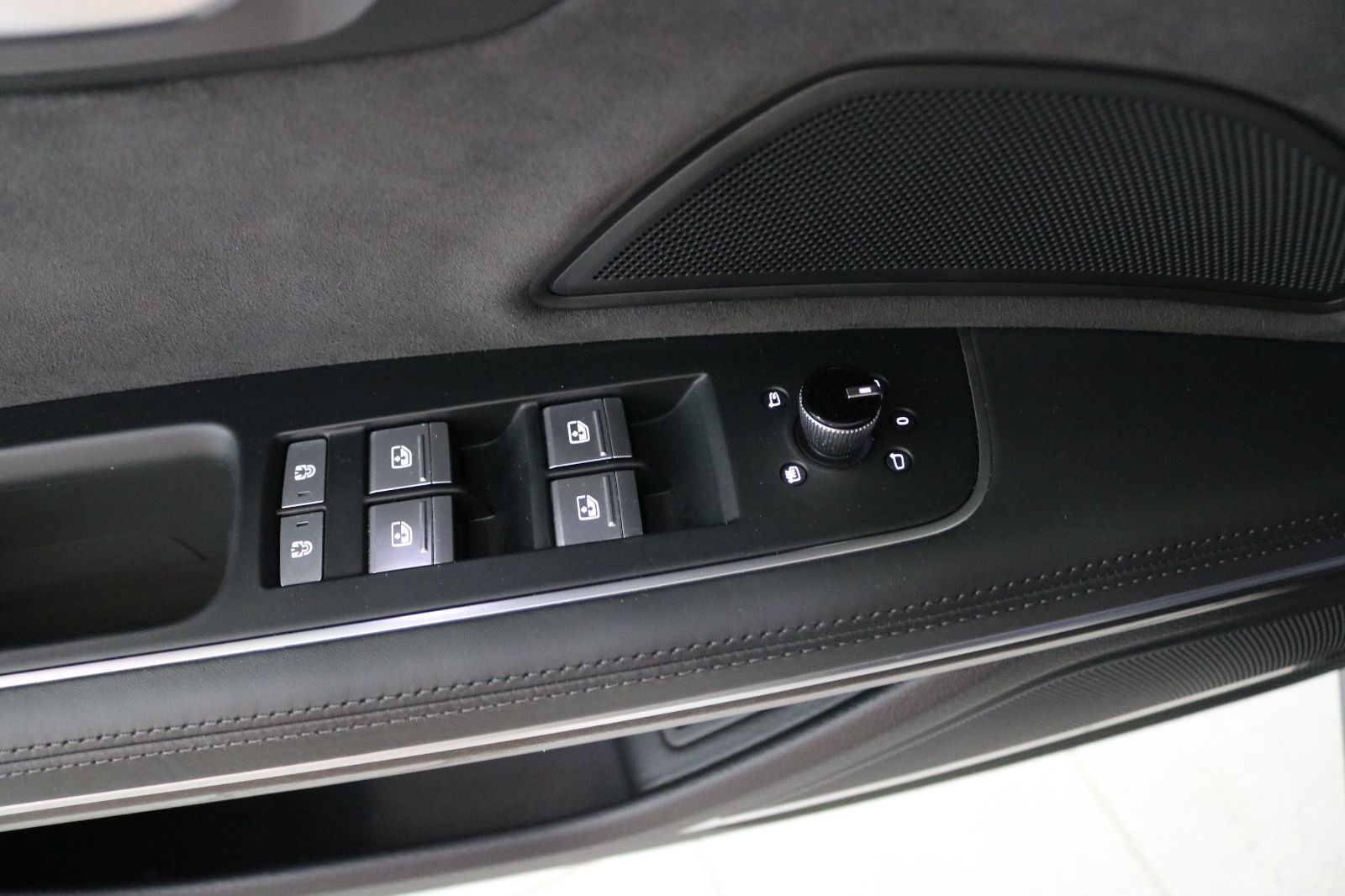 Audi A8 55 TFSI quattro - Samsaru's Car Outlet