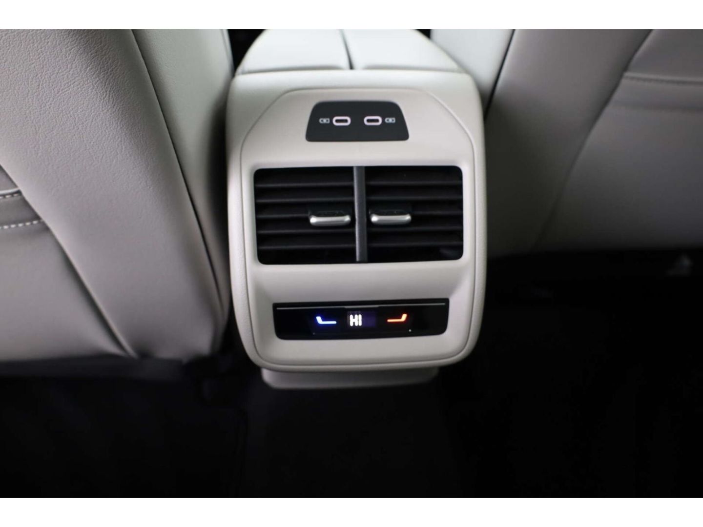 Volkswagen Passat 1.5 eHybrid Elegance DSG AHK/Matrix/NAV