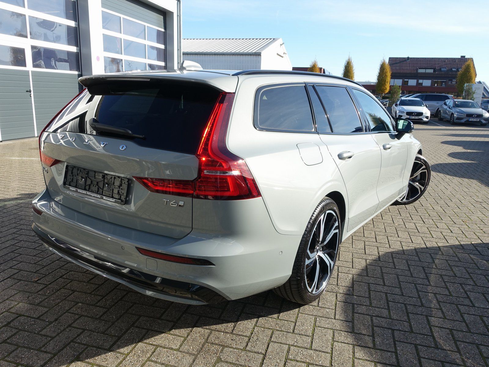 Volvo V60 Plus T6 AWD Plug-in Hybrid/AHK/Pano/360°/H&K