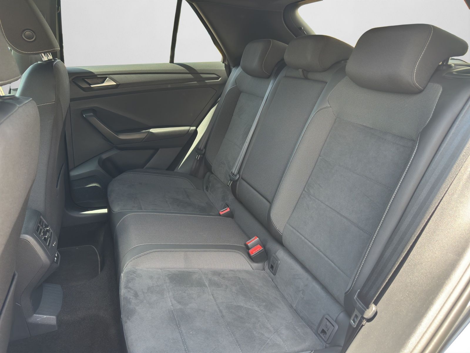Volkswagen T-Roc R-Line 2.0 TSI DSG - Samsaru's Car Outlet