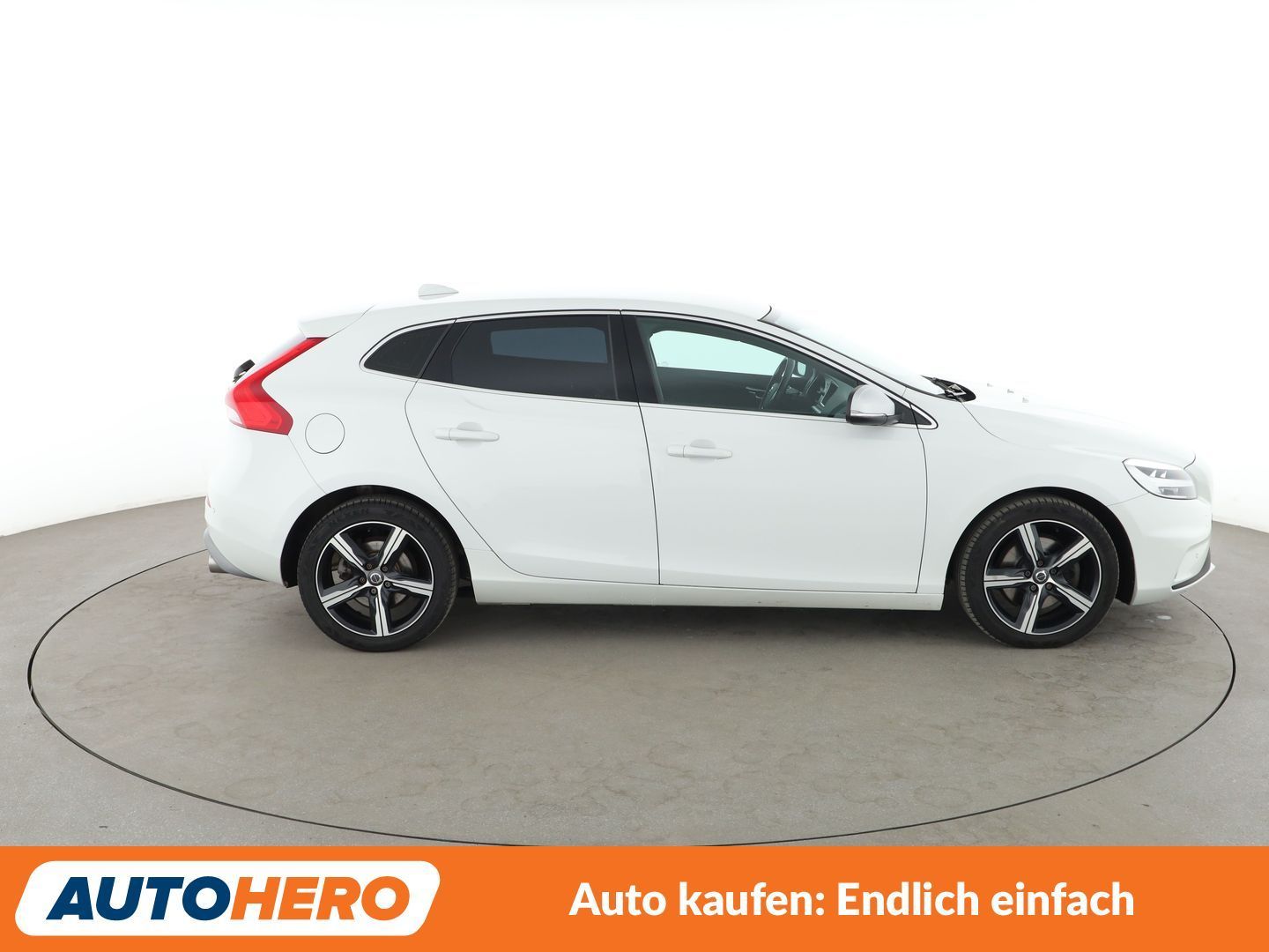 Volvo V40 2.0 T2 R-Design*NAVI*TEMPO*CAM*PDC*SHZ*