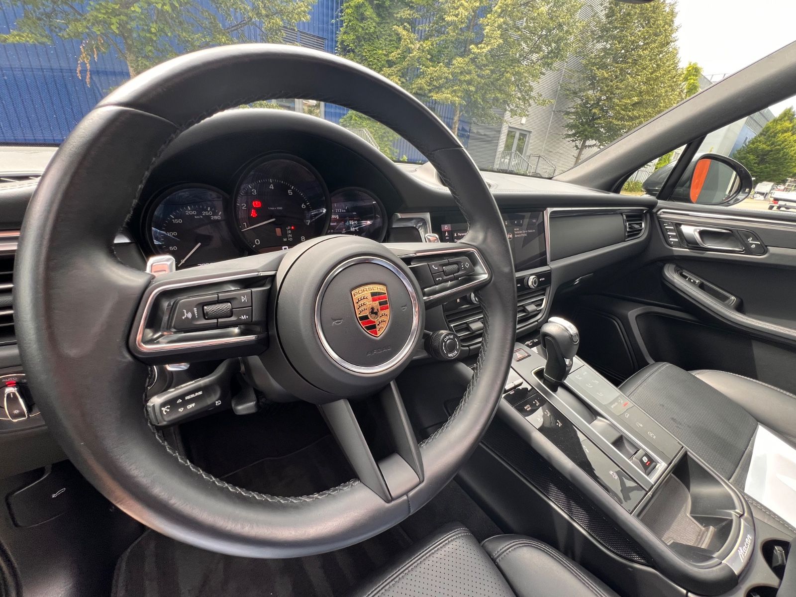 Porsche Macan III Exclusive - Samsaru's Car Outlet
