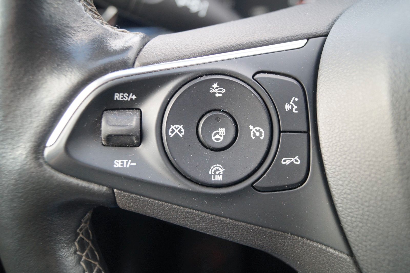Opel Insignia B Sports Tourer Edition - Samsaru's Car Outlet