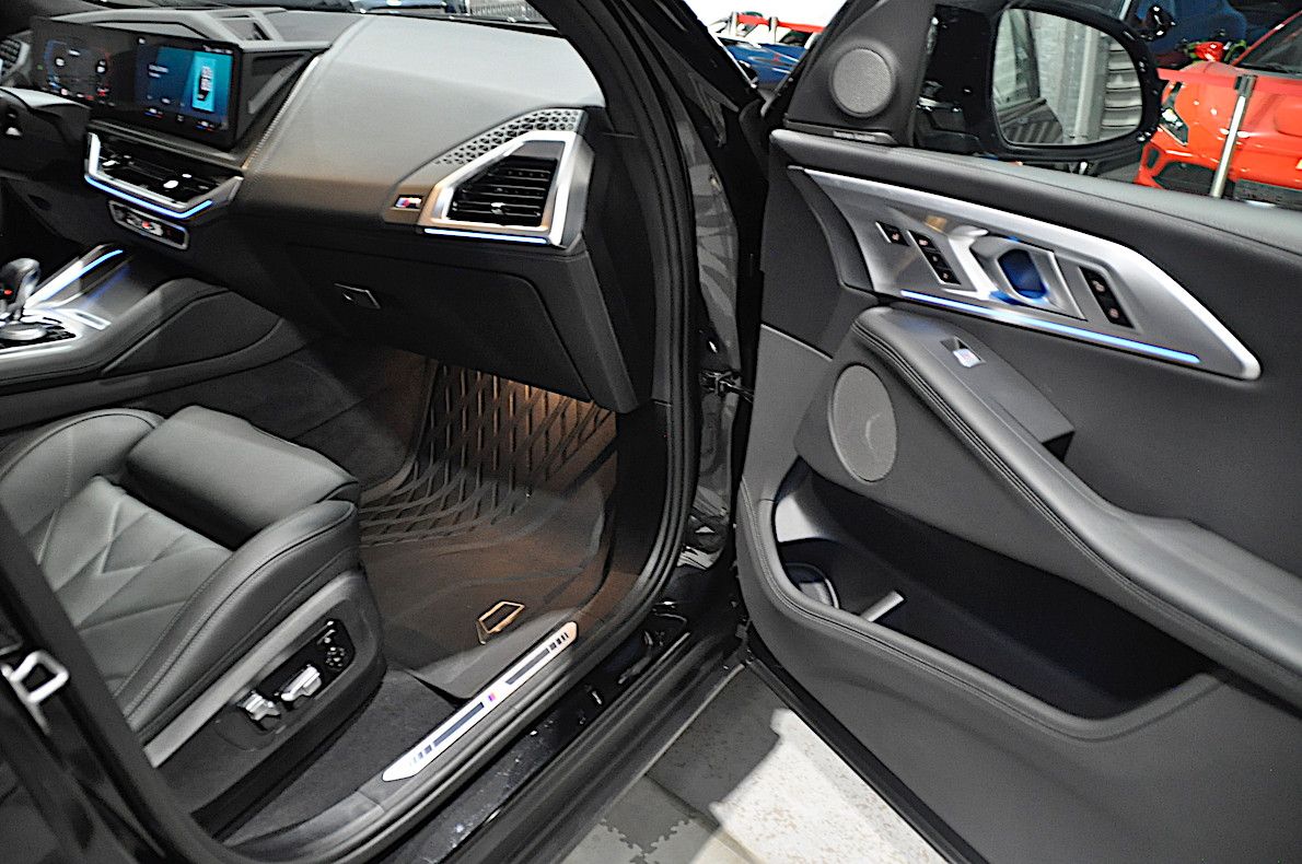 BMW XM 4.4-DRIVER PACKAGE-ALL IN BLACK