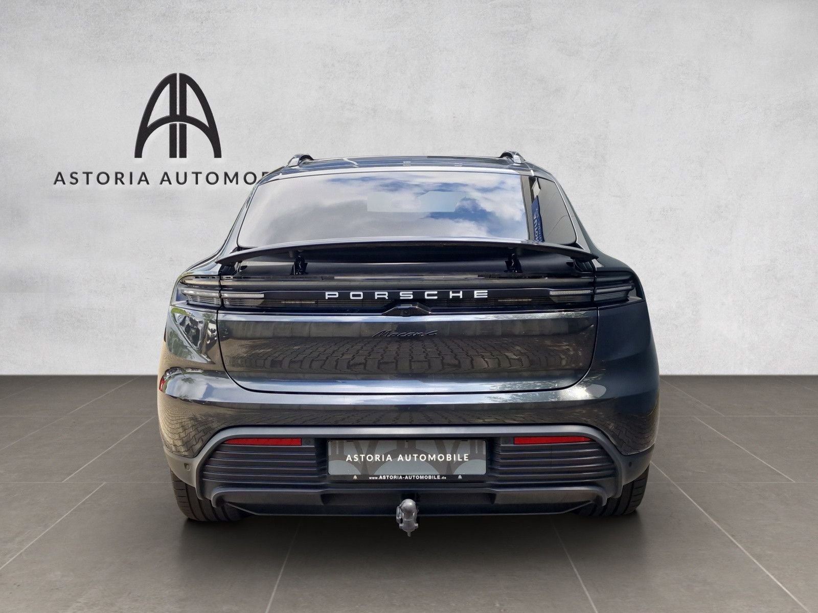 Porsche Macan 4 - Samsaru's Car Outlet