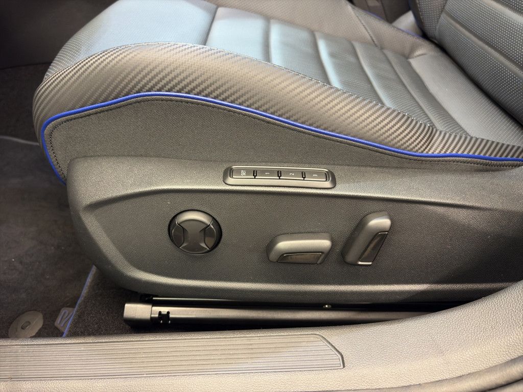 Volkswagen Golf Variant R 2.0 TSI 4Motion Matrix+Pano+HuD