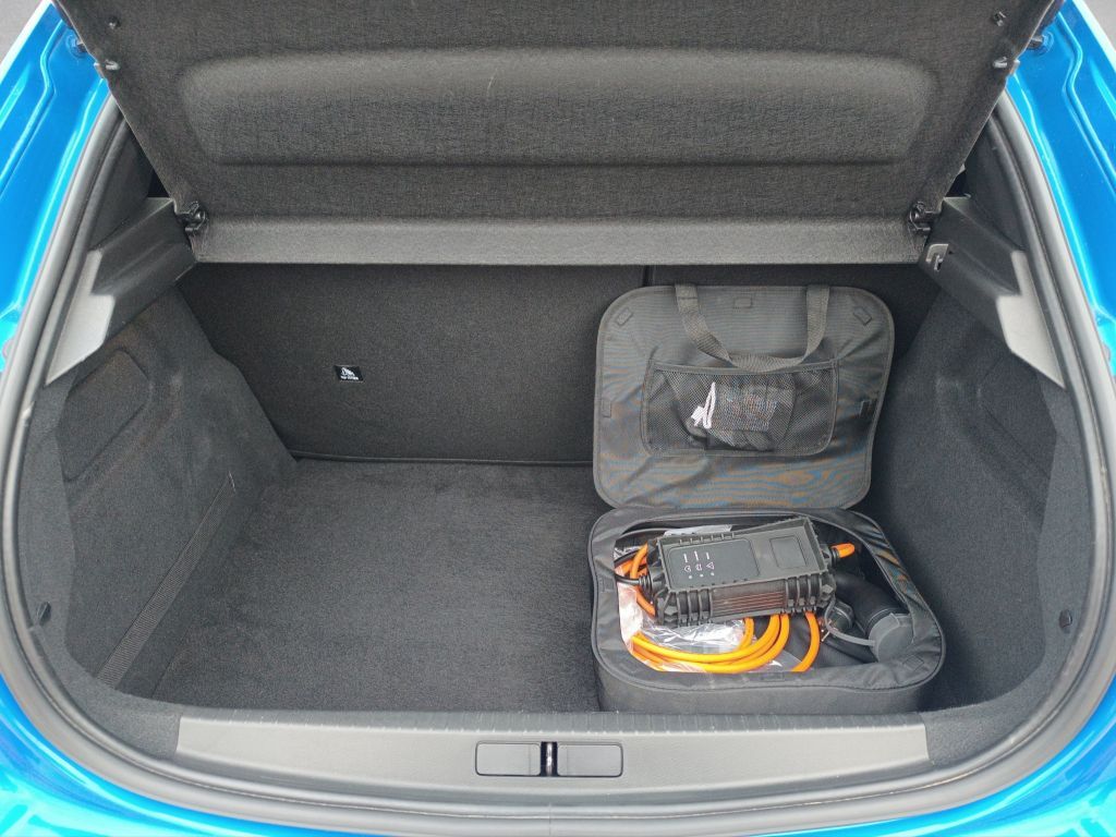 Peugeot 208 - Samsaru's Car Outlet