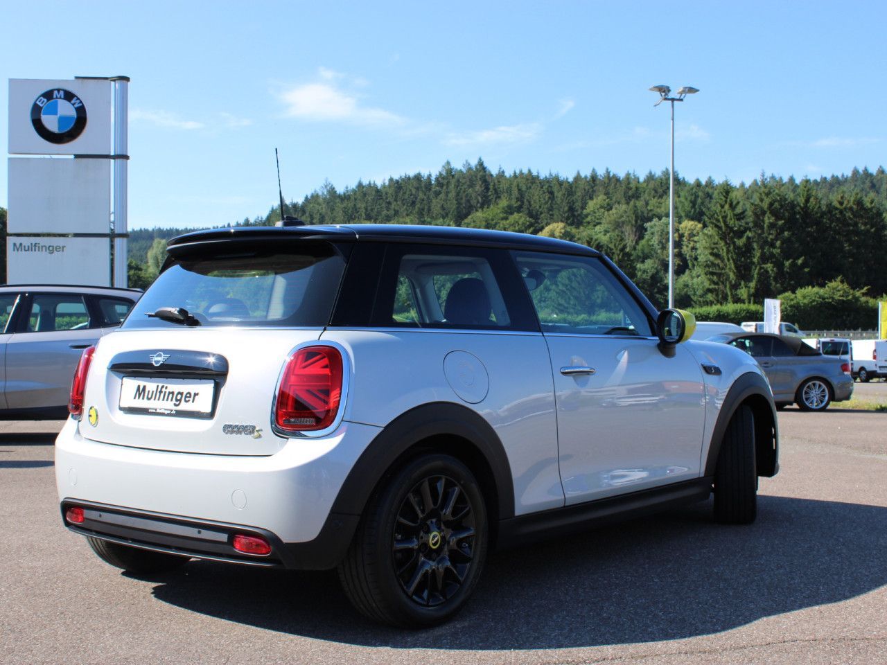 MINI Cooper SE Classic - Samsaru's Car Outlet