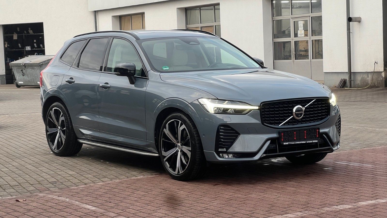 Volvo XC60 B5 D Ultimate Dark AWD*360°*AHK*HUD*LUFT*