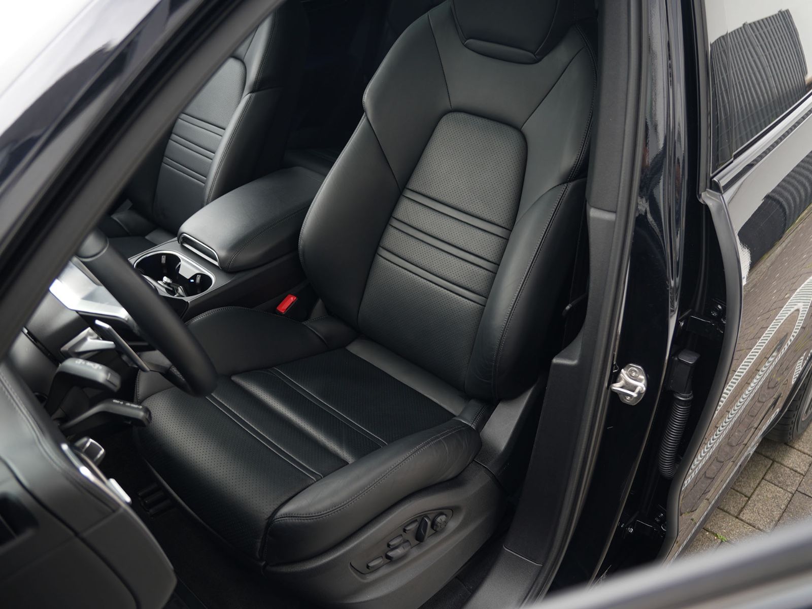Porsche E-Hybrid MY24-INNODRIVE-ACC-LUFTF.-PANO-BOSE-RS