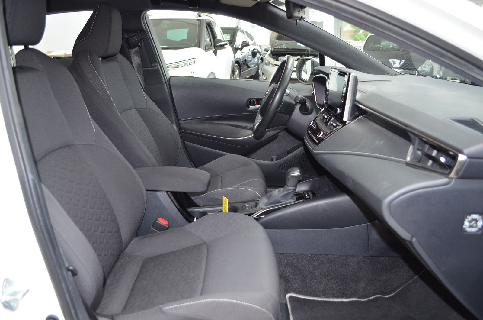 Toyota Corolla Hybrid 1.8 Comfort - Samsaru's Car Outlet