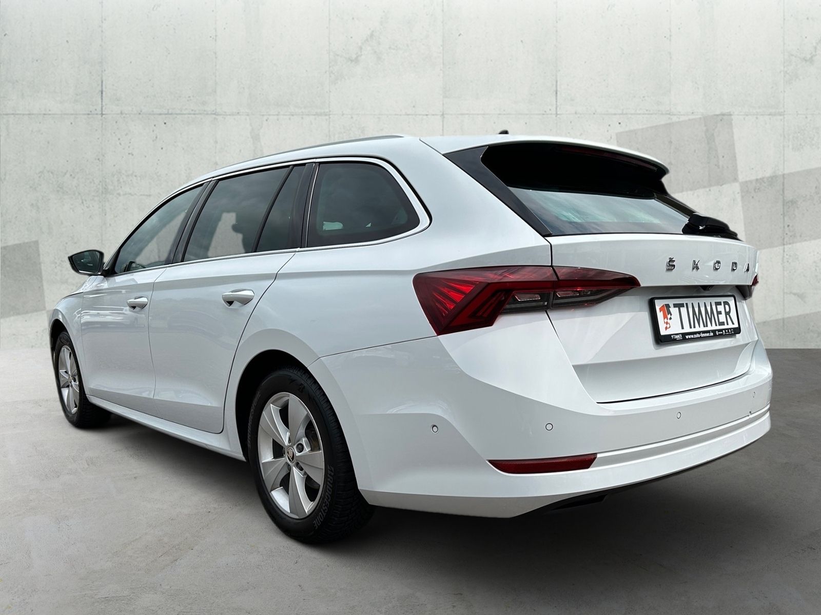 Skoda Octavia Combi 2.0 TDI DSG STYLE - Samsaru's Car Outlet