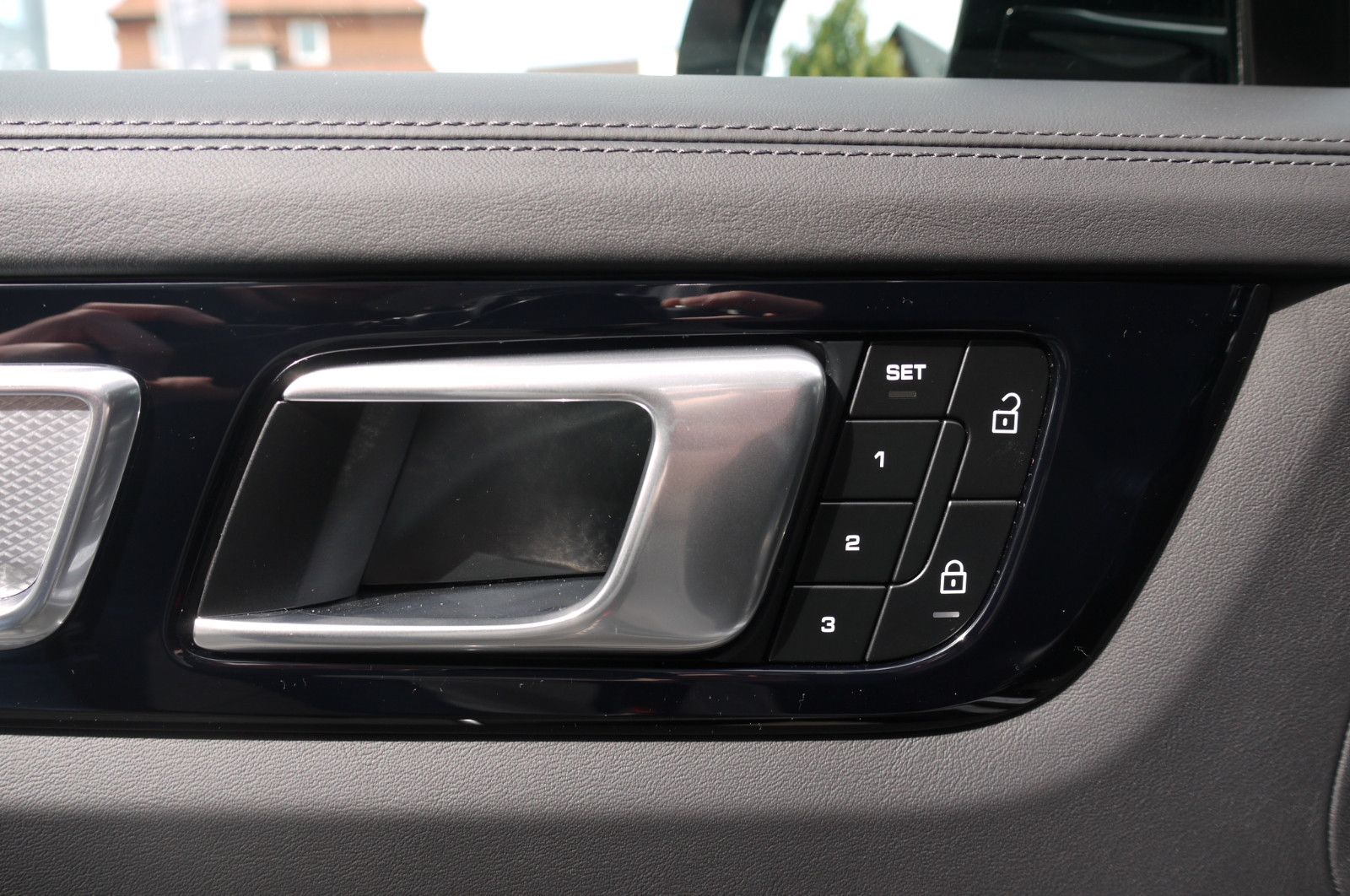 Porsche Cayenne E-Hybrid Platinum Edition*ACC*LUFT*PANO*