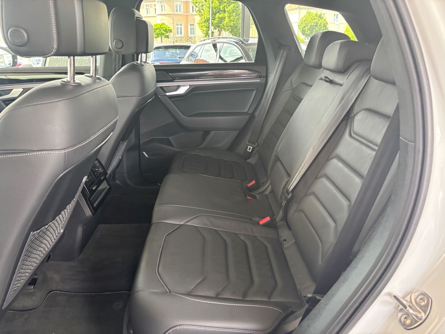 Volkswagen Touareg 3.0 TDI 4Motion R-Line ACC IQ.LIGHT PANO