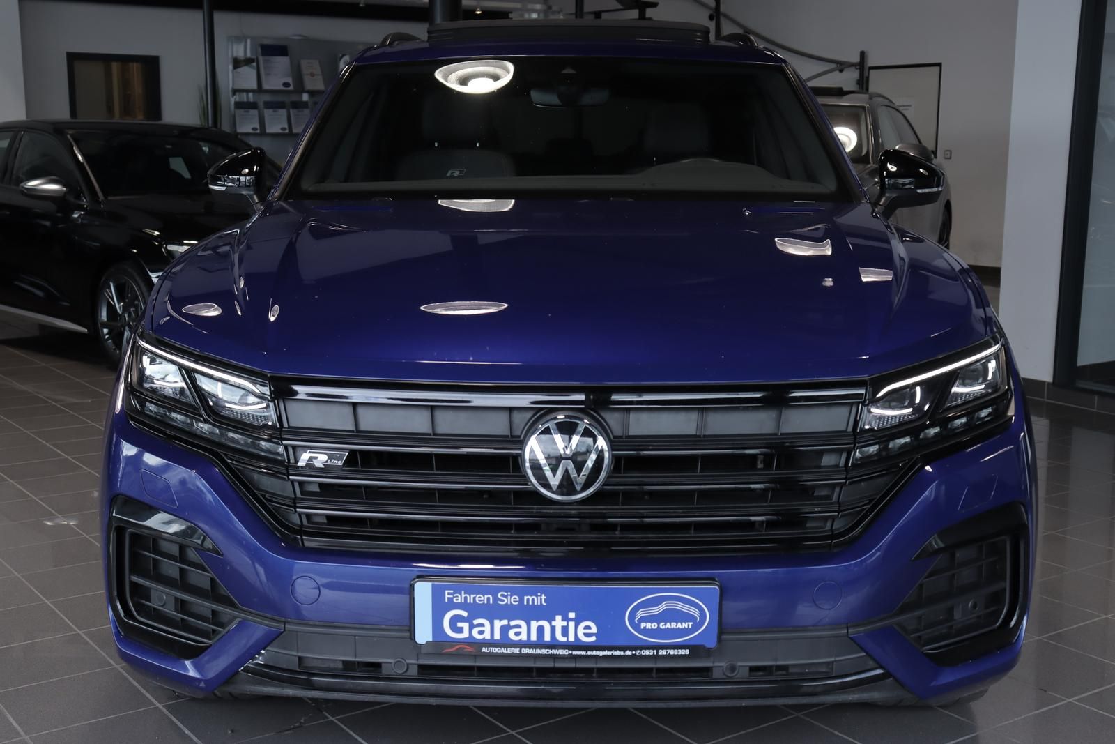 Volkswagen Touareg 3.0 TDI 4M R-LINE BLACK - Samsaru's Car Outlet