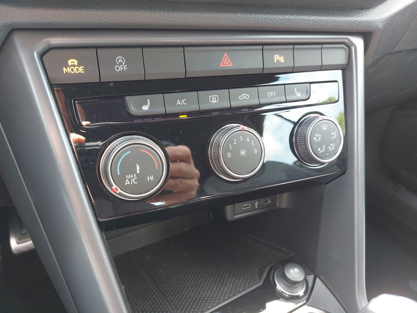 Volkswagen T-Roc 1.5 TSI DSG R-Line - Samsaru's Car Outlet