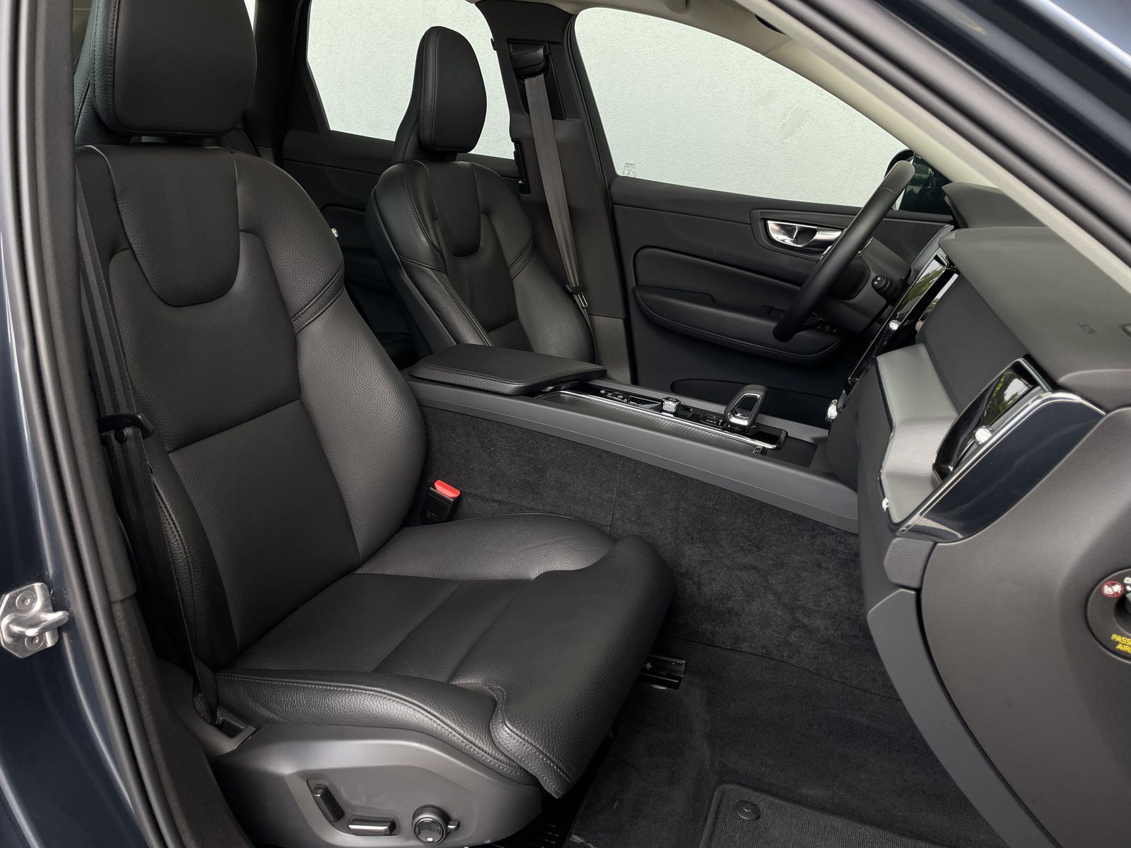 Volvo XC60 T6 Inscription Plug-In AWD - Samsaru's Car Outlet