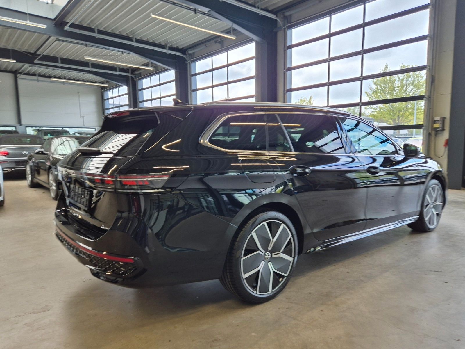 Volkswagen PASSAT VARIANT 2.0 TSI 4M R-LINE IQ PANO HUD AHK