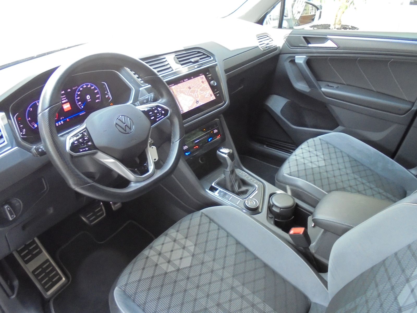 Volkswagen Tiguan R-Line 4Mo - Samsaru's Car Outlet