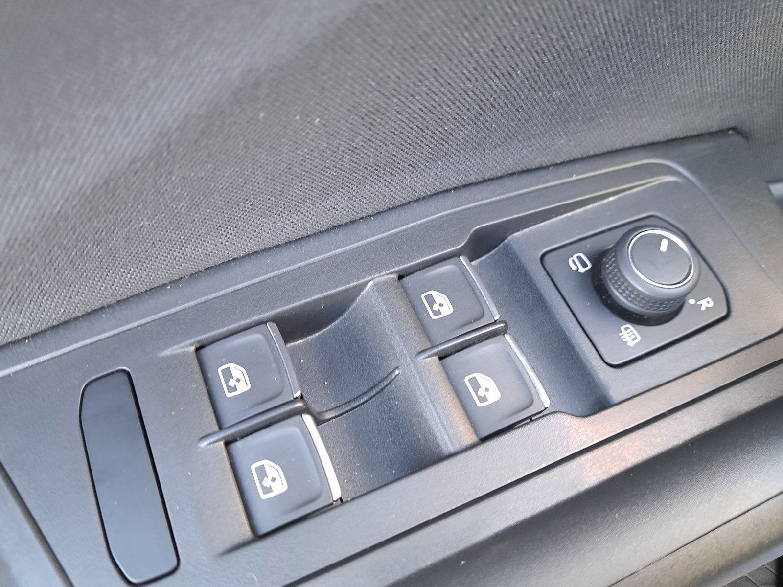 Volkswagen T-Roc 1.5 TSI Active - Samsaru's Car Outlet