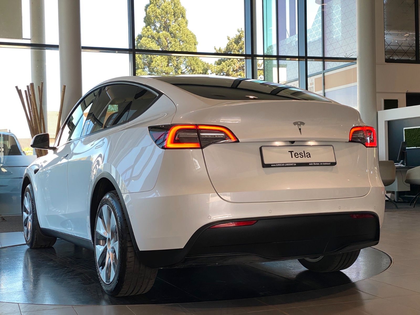Tesla Model Y AWD Long Range Dual Motor Enh.Autopilot