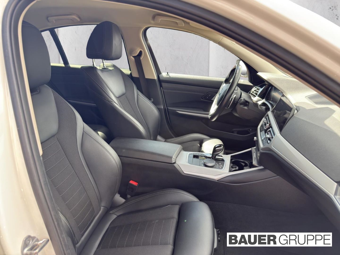 BMW 330 e xDrive Advantage - Samsaru's Car Outlet