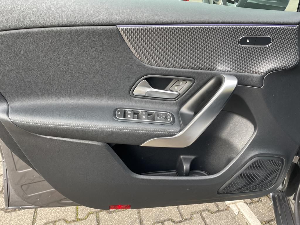 Mercedes-Benz A 180 - Samsaru's Car Outlet