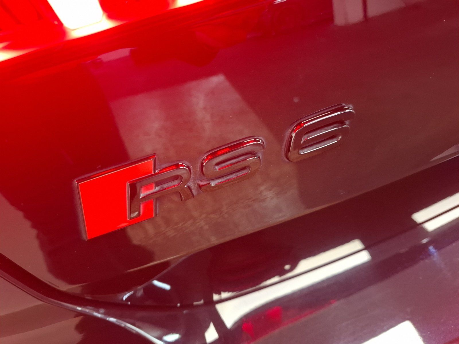 Audi RS 6 Avant 4.0 TFSI AHK 360 4xSHZ B&O STH 305km/