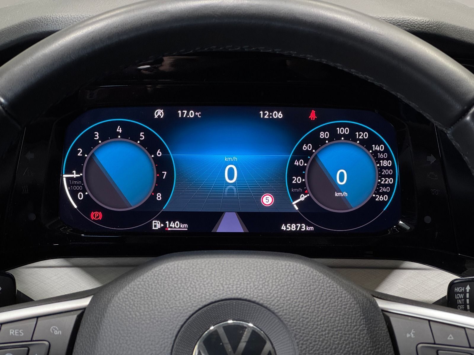 Volkswagen Golf Life 1.0 TSI - Samsaru's Car Outlet