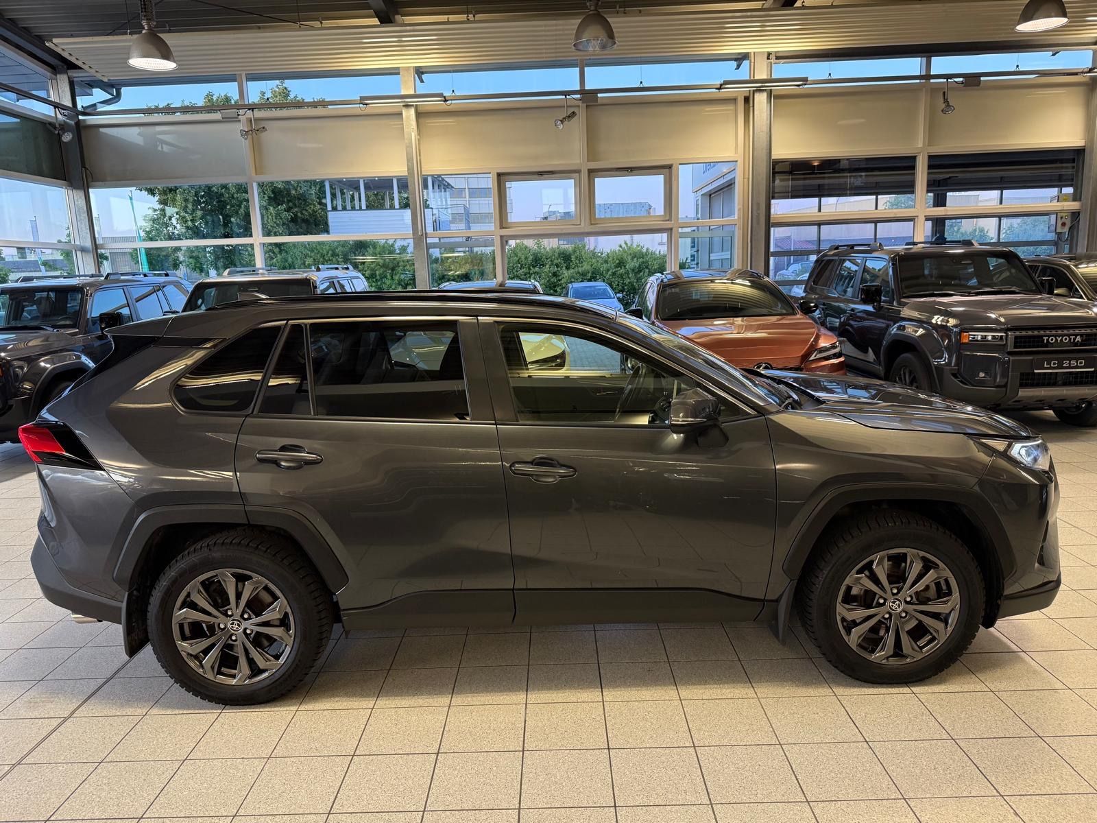 Toyota RAV 4 HYBRID 4x4 - Samsaru's Car Outlet