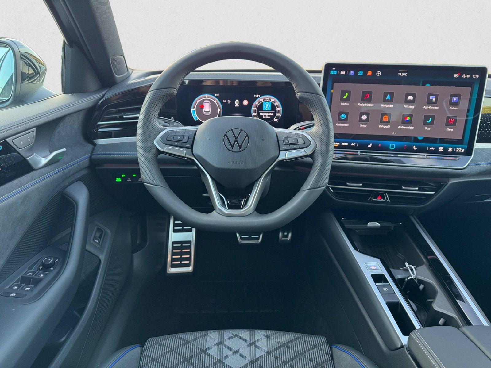 Volkswagen Passat Variant R-Line TDI DSG 4Motion|AHK|NAVI|A