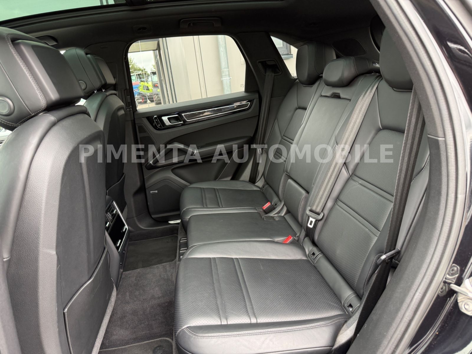 Porsche Cayenne E-Hybrid BLACK 22" APPROVED AHK LUFT PAN