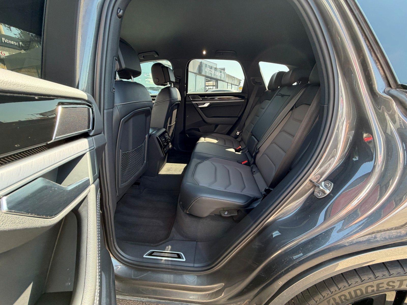 Volkswagen Touareg 3.0 TDI R-Line*4M*Nachtsicht*Luft*Black