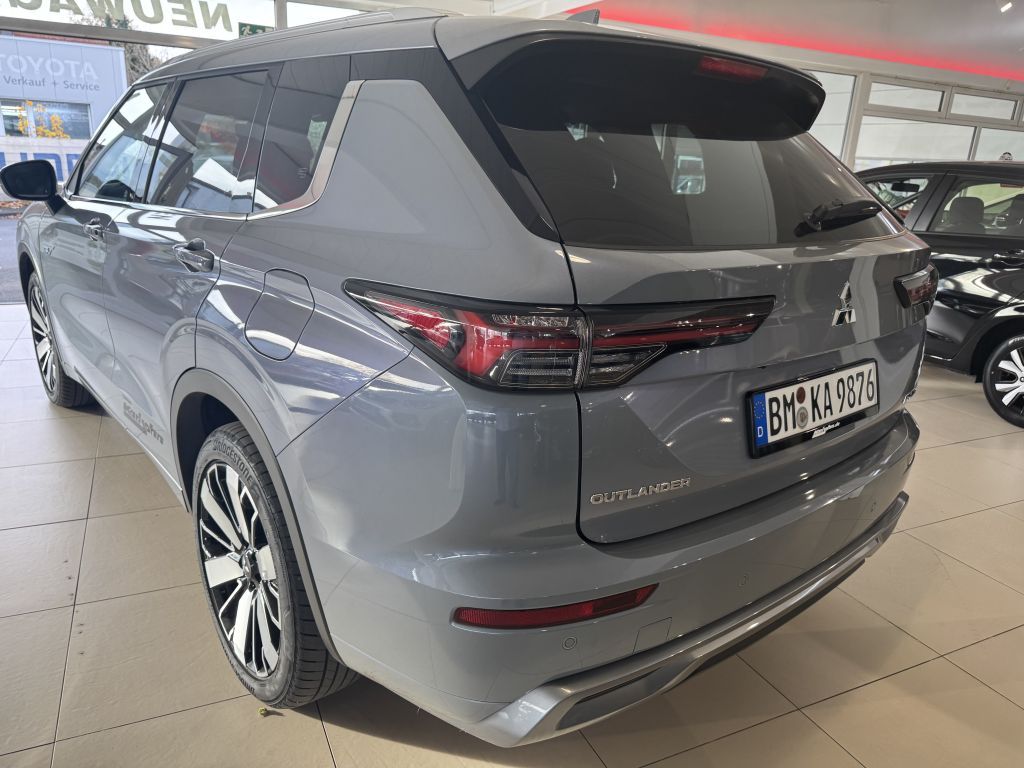 Mitsubishi Outlander 2.4 4WD Plug-In Hybrid Top