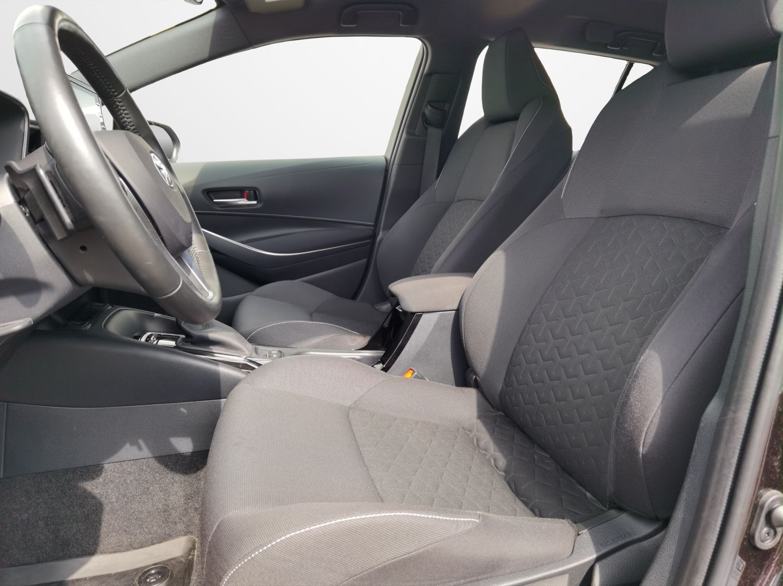 Toyota Corolla Touring Sports 2.0 Hybrid Comfort - Samsaru's Car Outlet