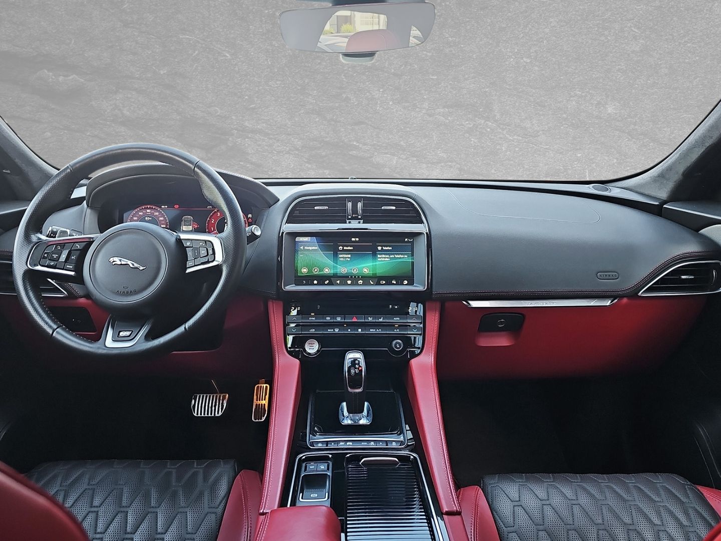 Jaguar F-Pace SVR