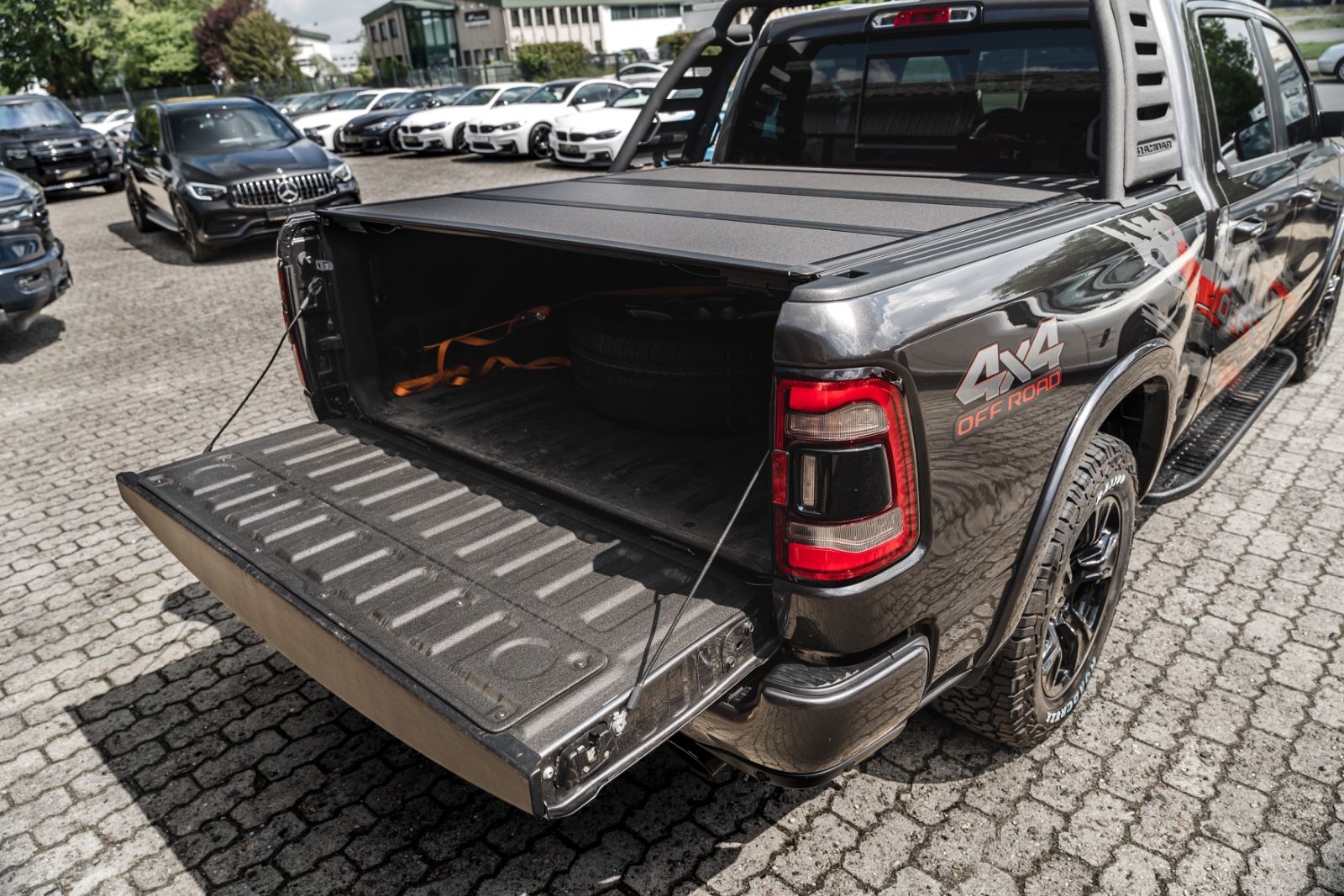 Dodge RAM5.7Laramie E-Torque/LPG/Navi/360*Dig-T/Pano