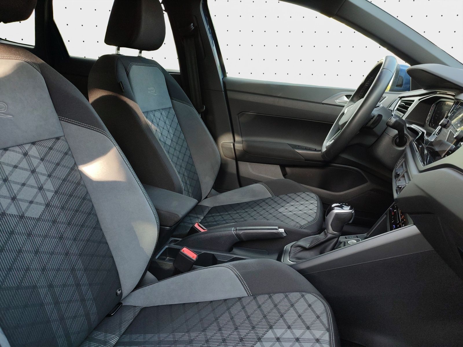 Volkswagen Taigo 1.5 TSI DSG R-Line - Samsaru's Car Outlet