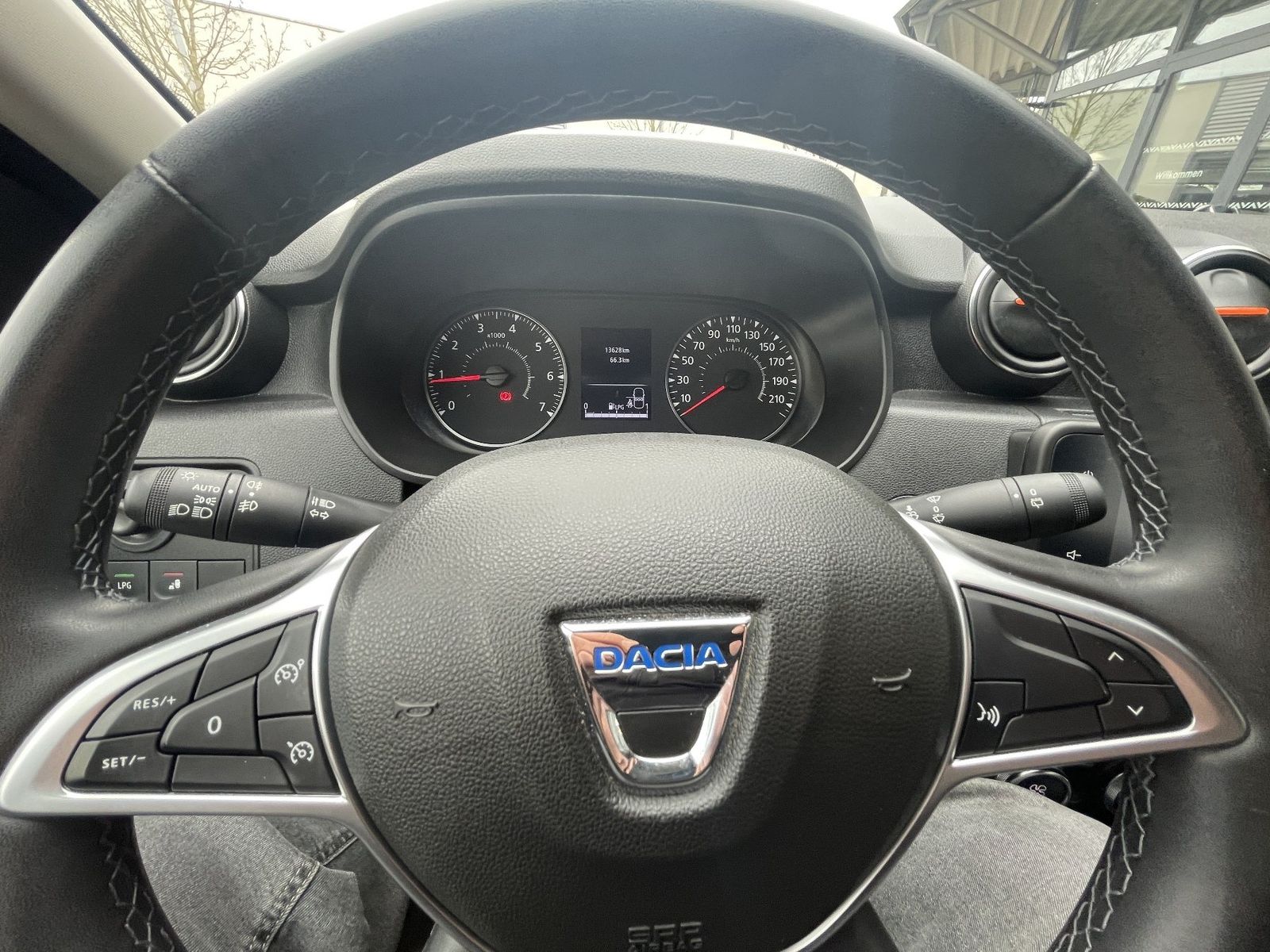 Dacia Duster Extreme Tce 100 eco-G - Samsaru's Car Outlet