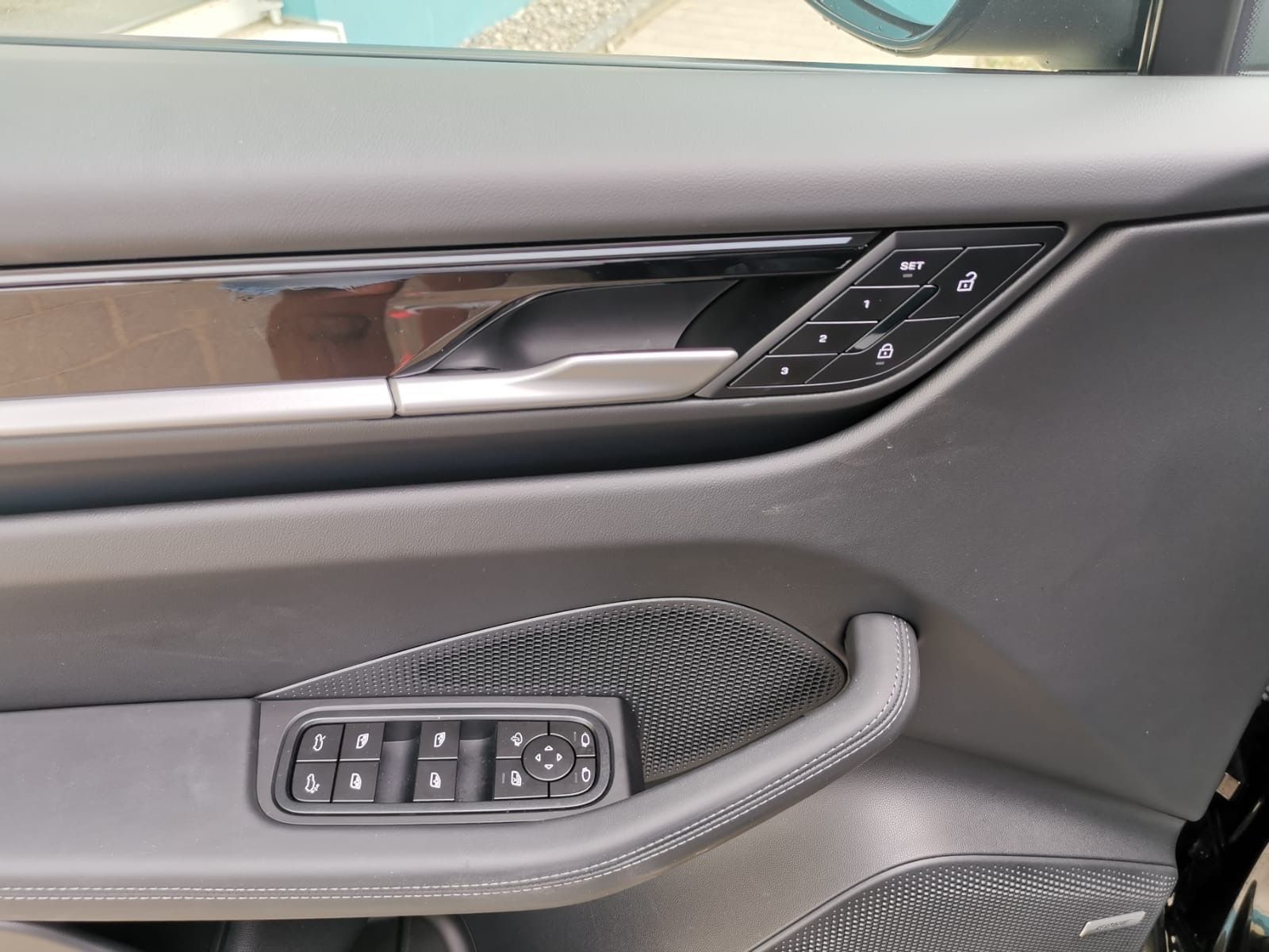 Porsche Macan - Samsaru's Car Outlet