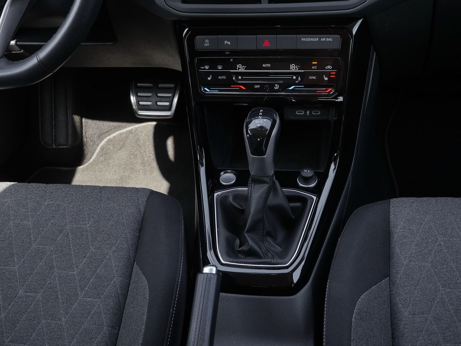 Volkswagen T-Cross Life Move 1.0 TSI - Samsaru's Car Outlet