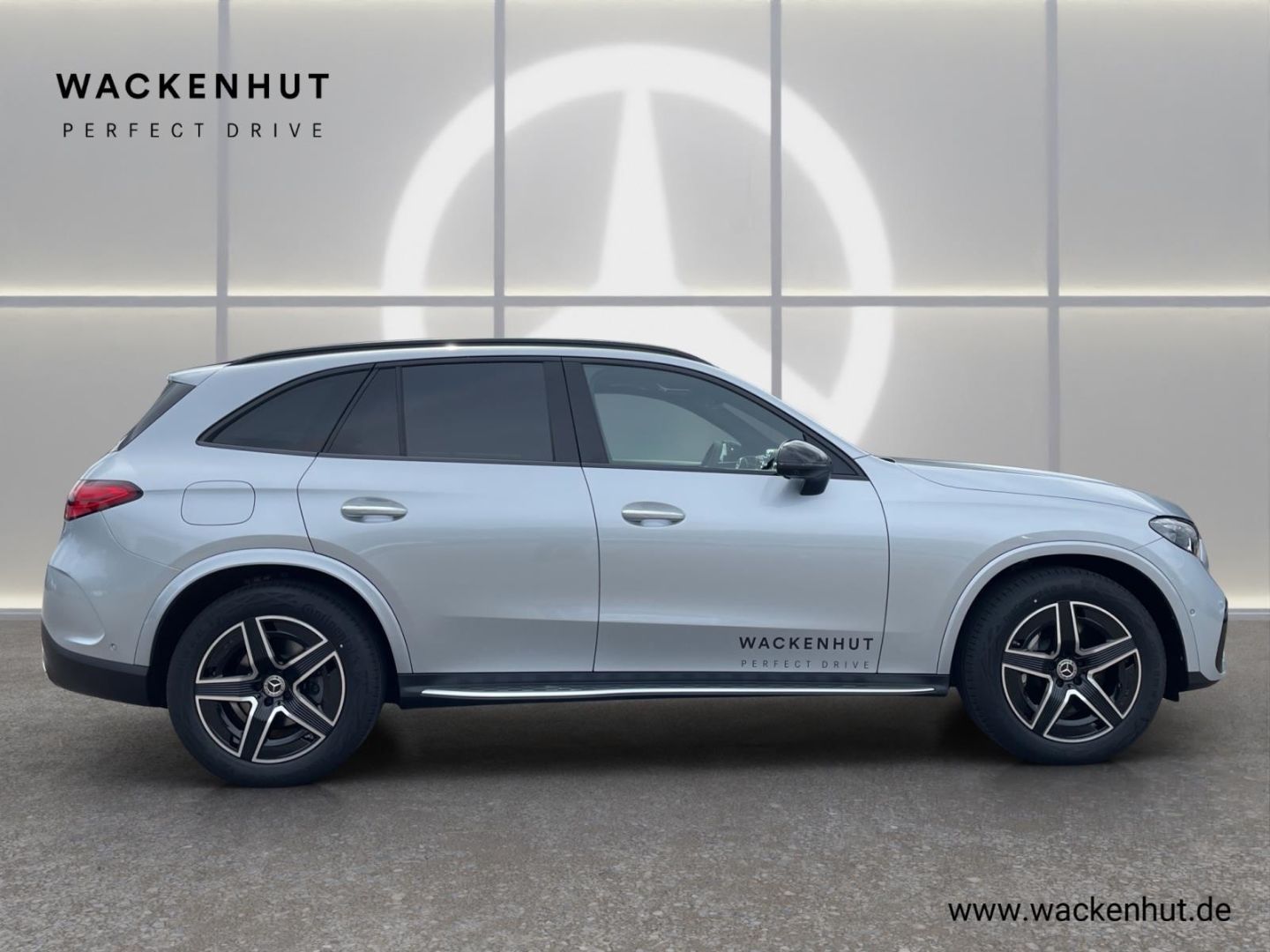 Mercedes-Benz GLC 220 d AMG NIGHT PANO AHK DISTR DIGITAL TRITT