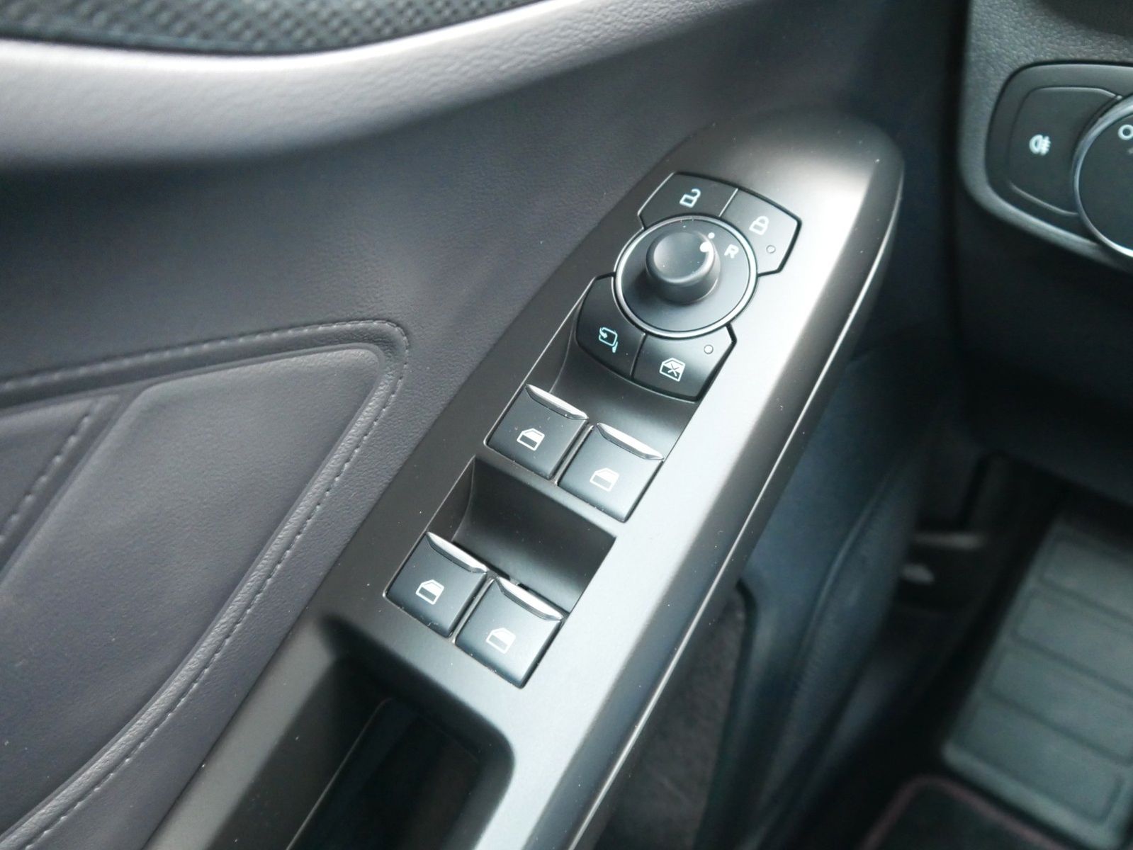 Ford Focus Turnier ST-Line X Autom Matrix Panorama