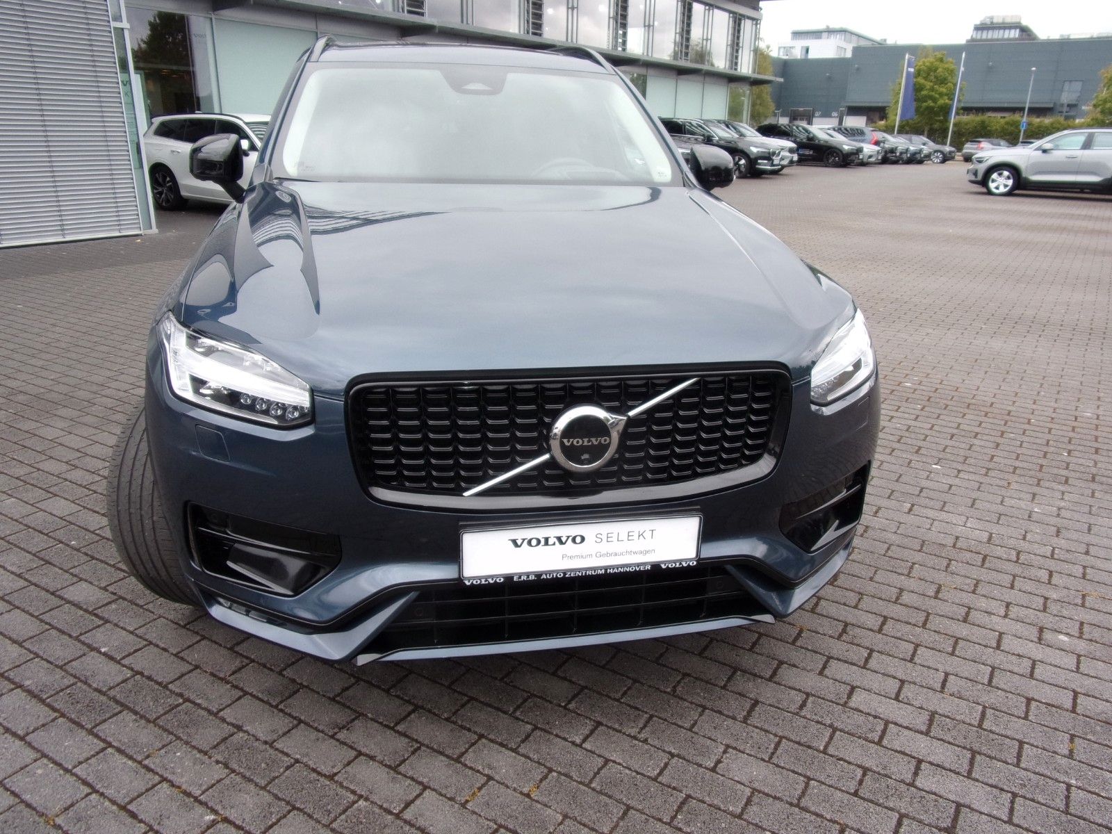 Volvo XC 90 B5 Ultimate Dark AWD - Samsaru's Car Outlet