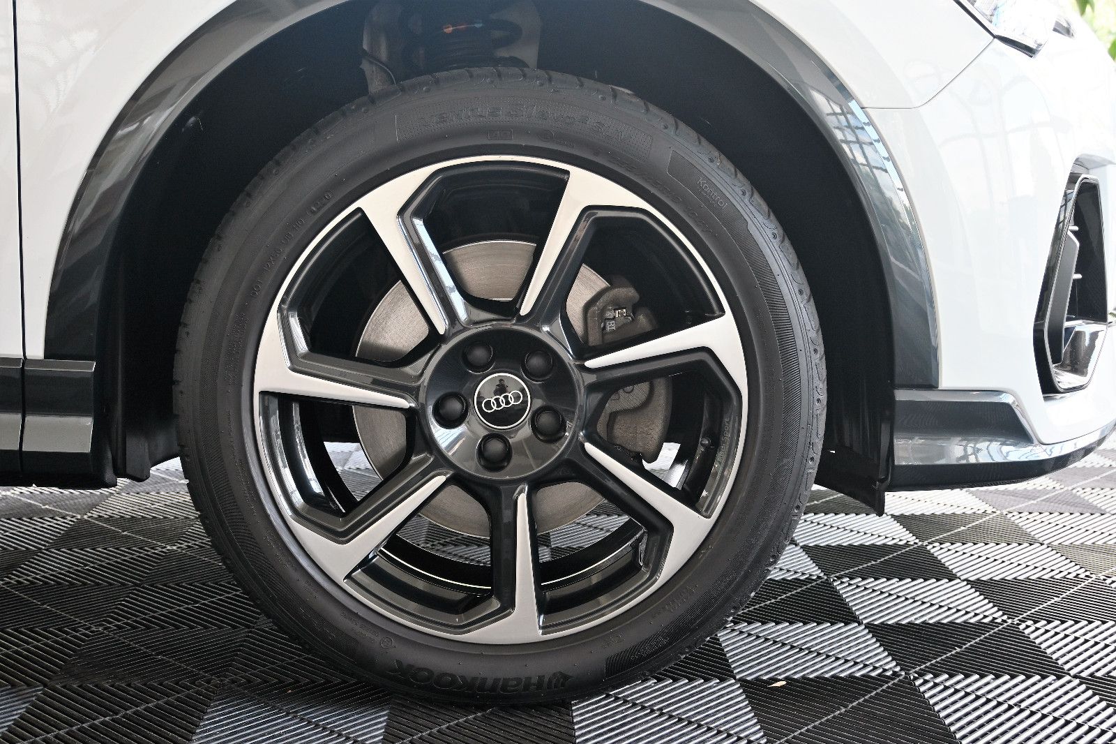 Audi Q3 SB 40 TFSI qu S-Line - Samsaru's Car Outlet