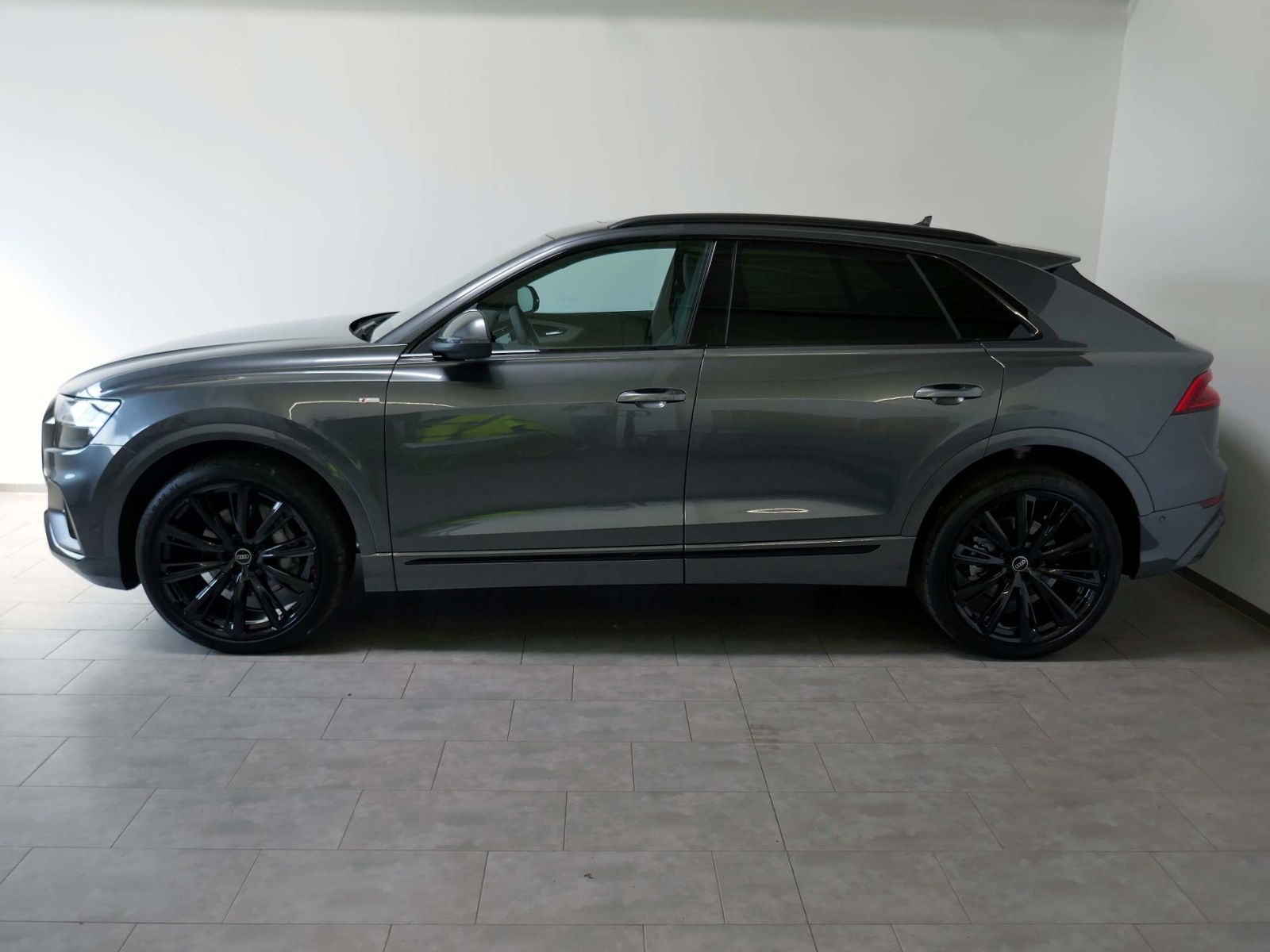 Audi Q8  50 TDI quattro S line | AHK Pano Standhzg.