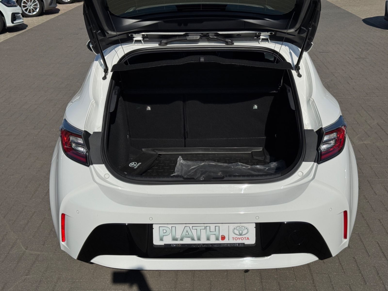 Toyota Corolla Hybrid - Samsaru's Car Outlet