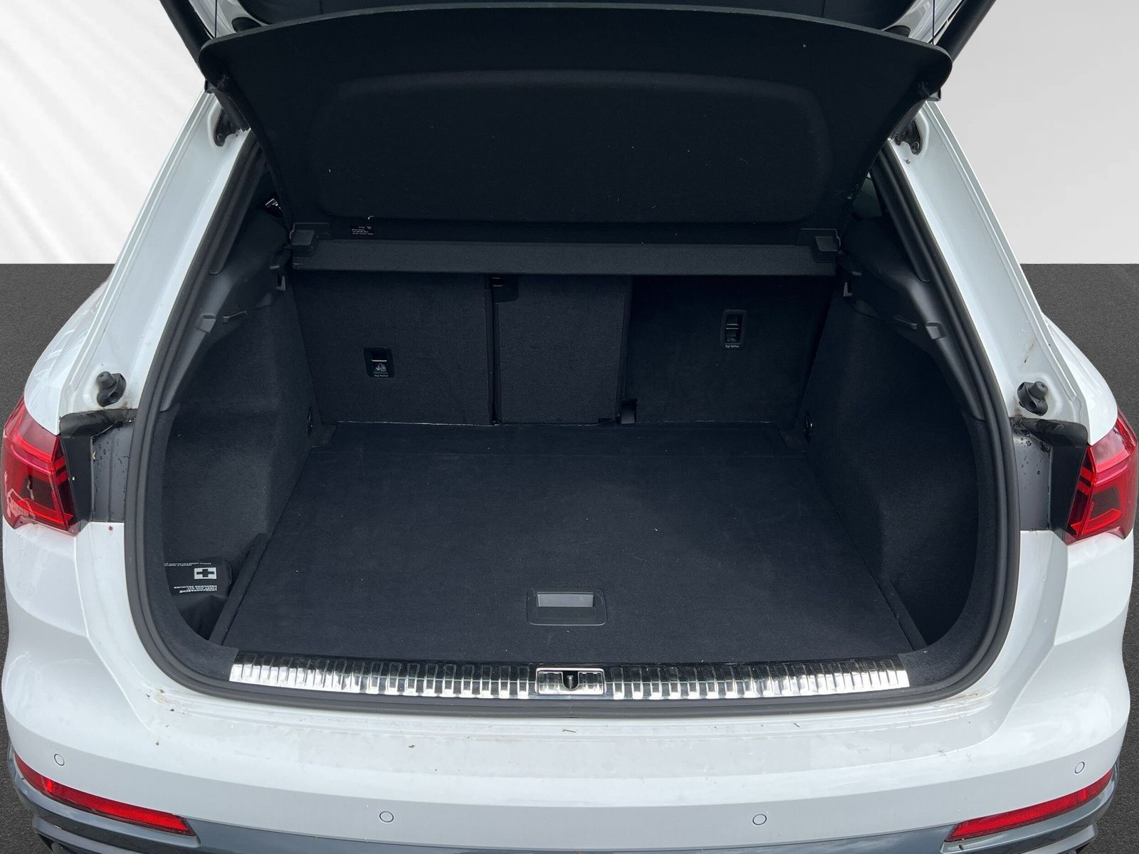 Audi Q3 S line 35 TDI quattro - Samsaru's Car Outlet