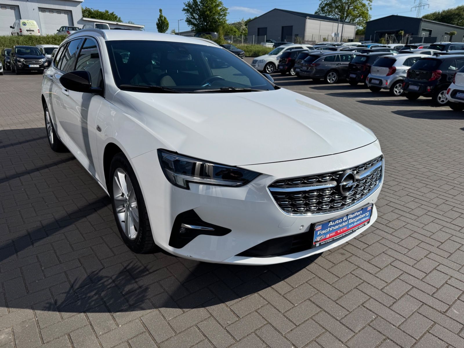 Opel Insignia B Sports Tourer Business - Samsaru's Car Outlet