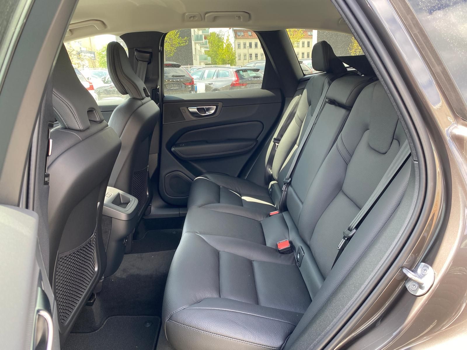 Volvo XC60 B4 AWD Plus Bright 20" 4xSHZ ACC LED STHZ